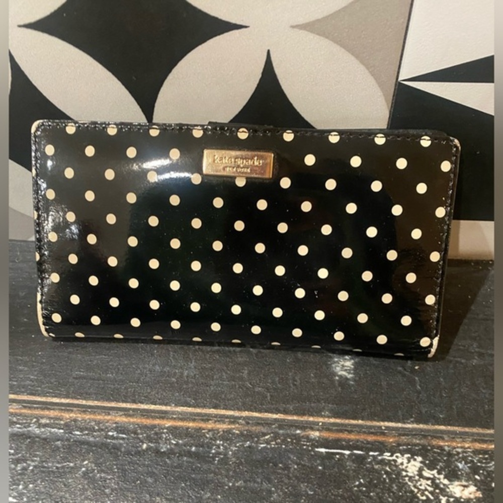 KATE SPADE small polka dot black shiny wallet! Red inside-lots of slots! ♠️EUC♠️ - Picture 1 of 13